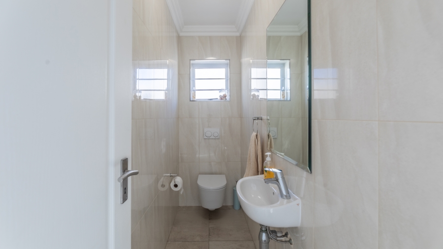 3 Bedroom Property for Sale in Bloubergstrand Western Cape